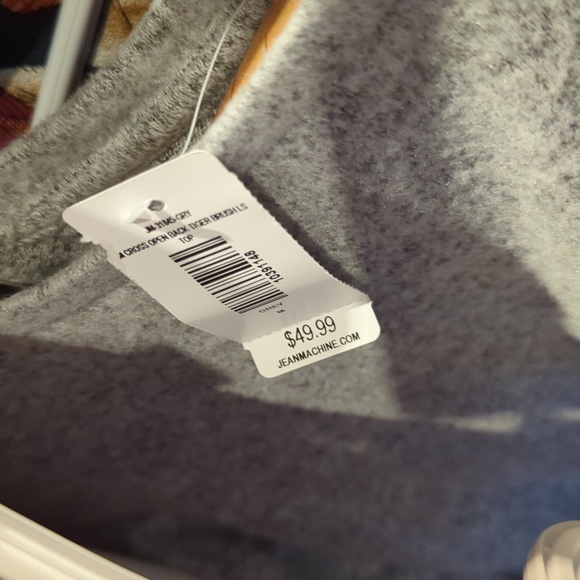 Split back top - Picture 3 of 3